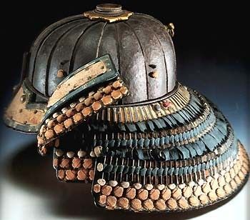 CASQUE ANCIEN ET MILITAIRE