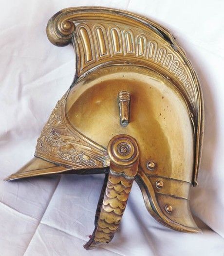 CASQUE ANCIEN ET MILITAIRE