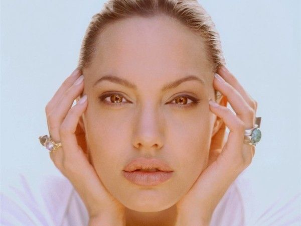 ANGELINA JOLIE