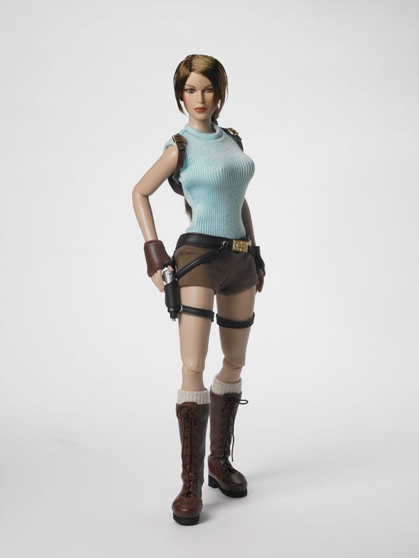 TOM RAIDER FIGURINE